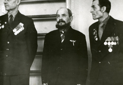 Болотов Вениамин Алексеевич с ветеранами 9-й ГКСД